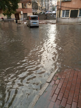 哈尔滨大雨发水