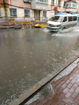 哈尔滨大雨发水