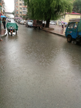 哈尔滨大雨发水