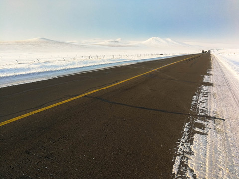 冬季雪原公路