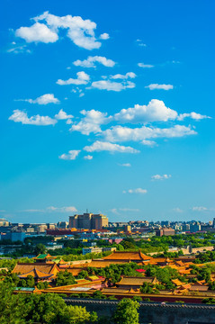 蓝天白云下的北京故宫