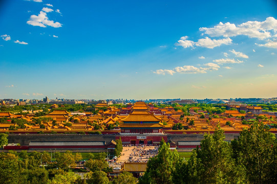 蓝天白云下的北京紫禁城