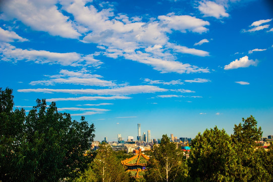 蓝天白云下的北京CBD