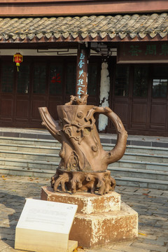 木制雕刻茶壶
