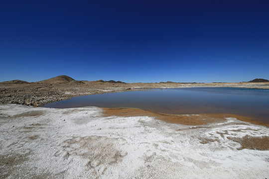 高原咸水湖泊