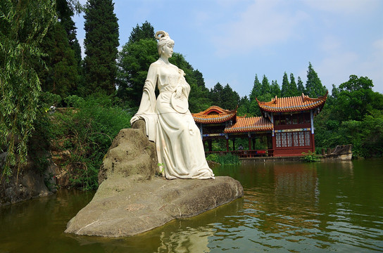 琵琶女雕像