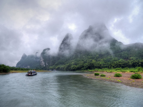 广西桂林山水漓江鲤鱼翅