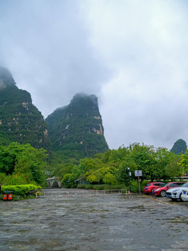 桂林阳朔遇龙河景区停车场