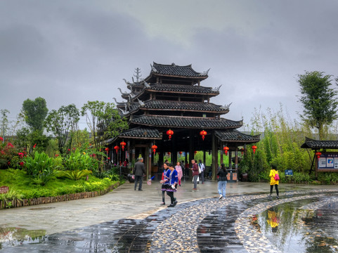 桂林侗情水庄风雨桥