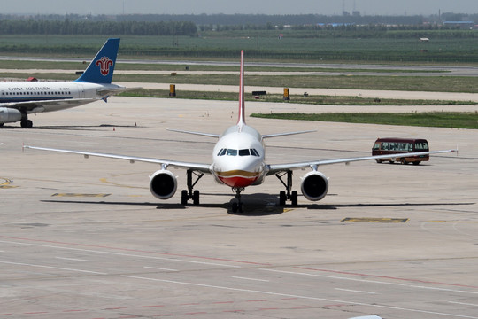 成都航空公司飞机