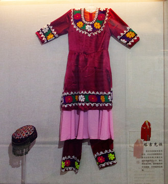 塔吉克族女装