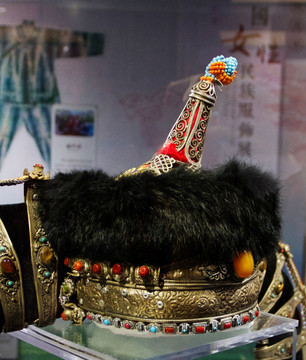 新巴尔虎蒙古族女帽装饰