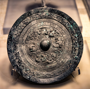 东汉神兽铜镜