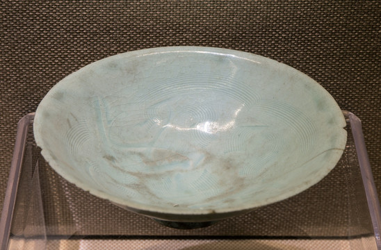 影青釉水鱼纹瓷碗