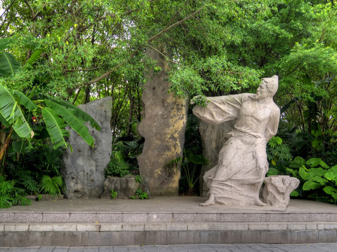 广西桂林訾洲岛范成大雕像