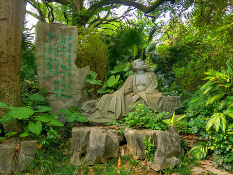 桂林訾洲岛范成大雕像