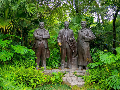 桂林訾洲岛岁寒三友雕像