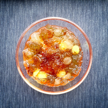 桃胶雪莲子糖水