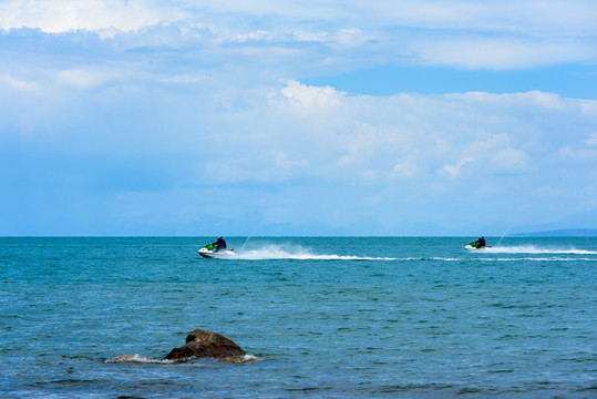 青海湖摩托艇