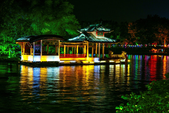 榕湖夜景