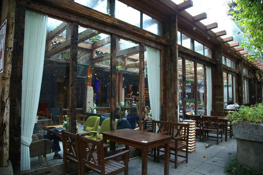 餐厅玻璃墙外景