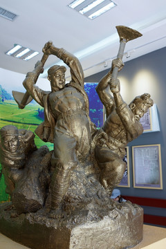 南泥湾大生产雕塑
