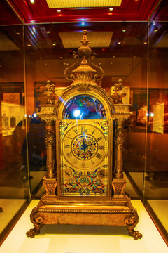 清代法国制造铜镀金鸟音座钟