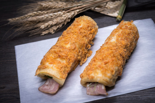 肉松培根卷面包