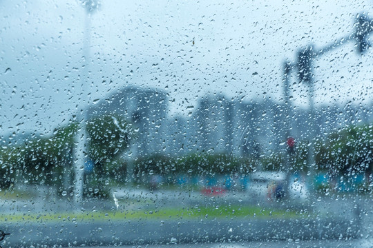 雨天窗外街景