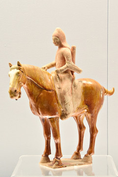 彩色釉陶骑马女俑