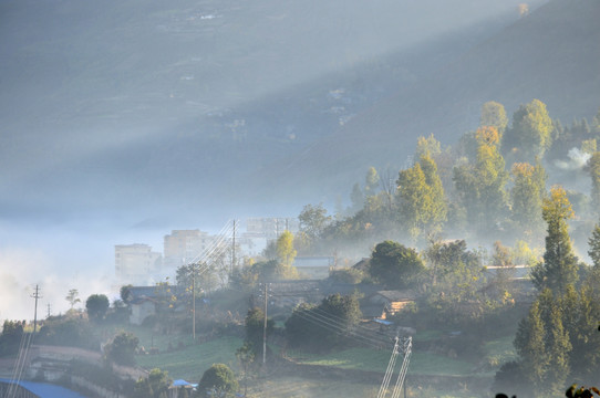 乡村雾景