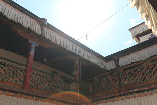 尧西平康藏式古建酒店天井