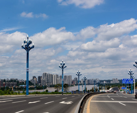 蓝天白云城市风光