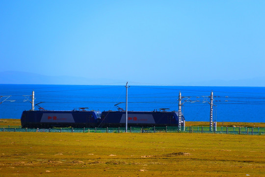 青海湖青藏铁路火车