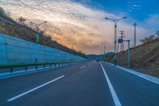 公路晚霞