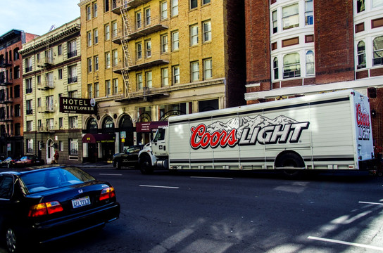 旧金山街头银子弹啤酒车