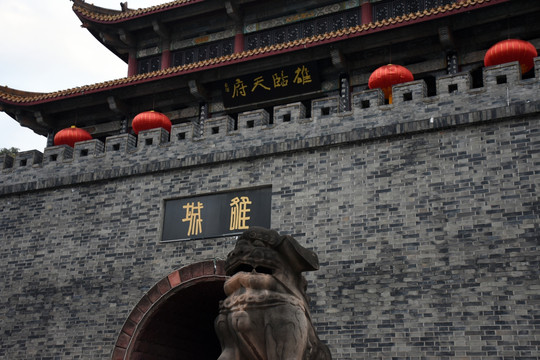 雒城门