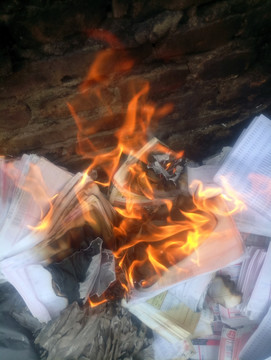 废纸焚烧