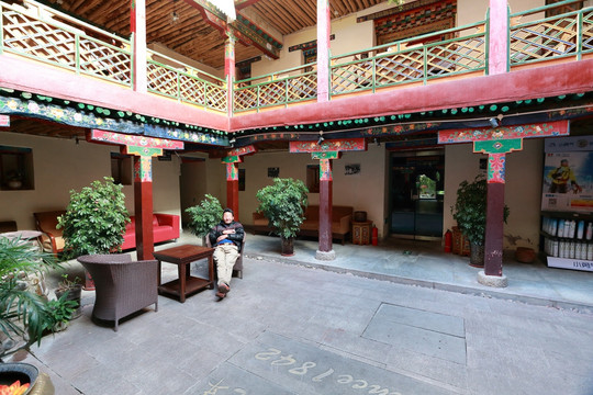 尧西平康藏式古建酒店