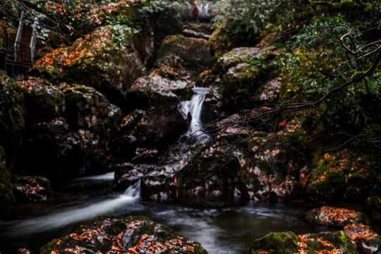 山间流水