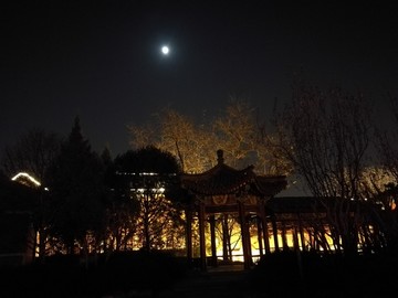 月光下的北京夜景