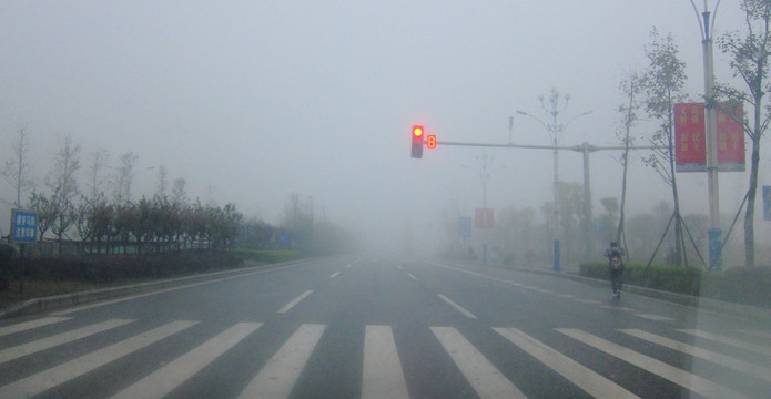 大雾道路