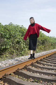 文艺铁路美女摄影图片