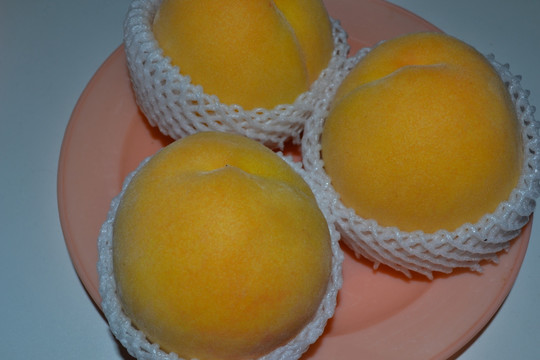 新鲜黄桃精品摄影图