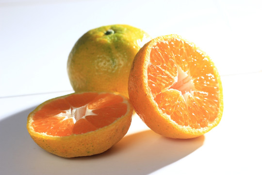 切开的蜜橘