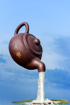 茶壶倒水大型雕塑PSD图层
