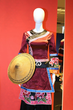 毛南族女服