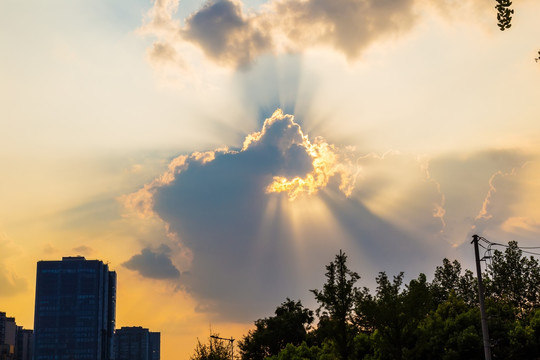 天空中爆炸的云彩