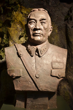 杨虎城雕像
