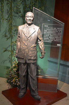 杨尚昆雕像